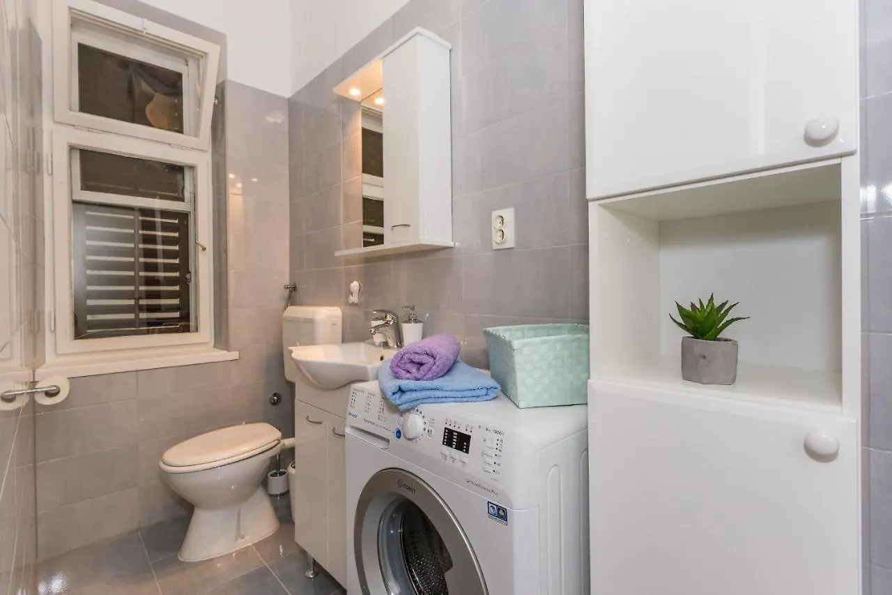 Comfortable Modern Studio With Shaded Patio Split 0*,  Croatia